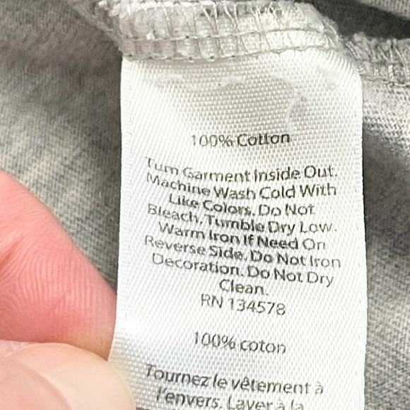 Distressed Vineyard Vines American flag graphic tee! - Picture 7 of 9